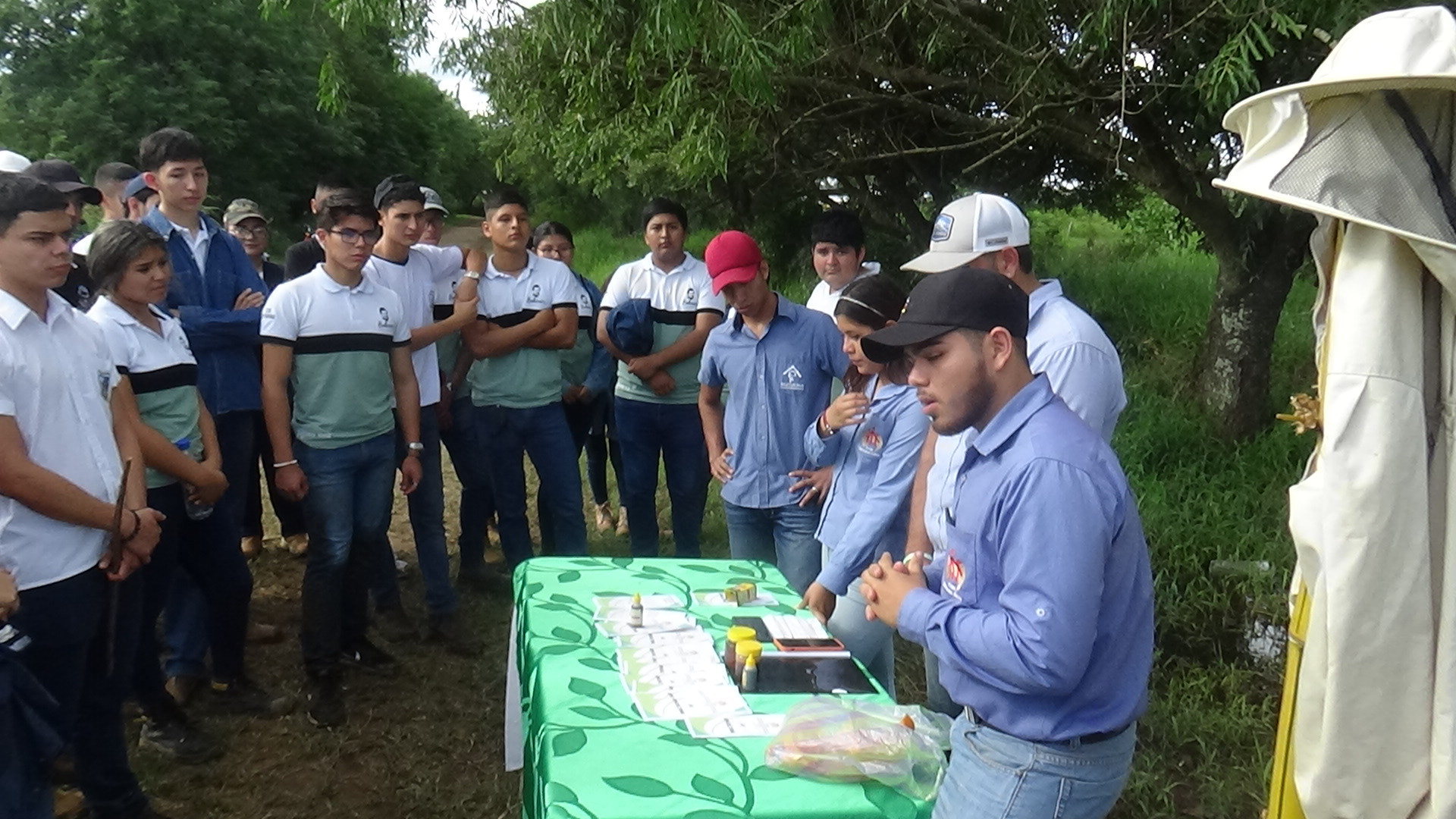 EXPOSICIÓN DE LA FERIA PRODUCTIVA