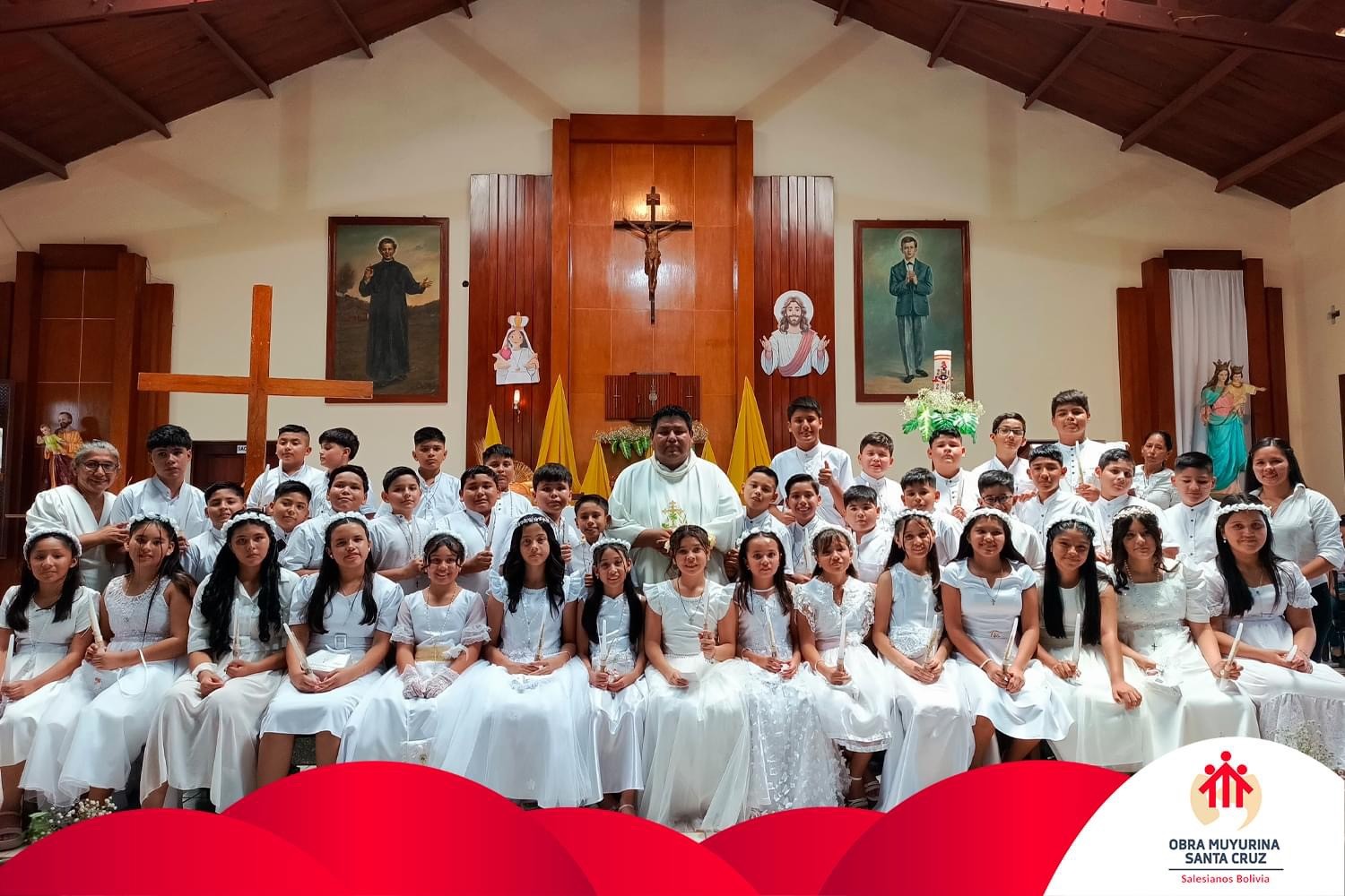 Emotiva 𝗖𝗲𝗹𝗲𝗯𝗿𝗮𝗰𝗶𝗼́𝗻 𝗱𝗲 𝗹𝗮 𝗣𝗿𝗶𝗺𝗲𝗿𝗮 𝗖𝗼𝗺𝘂𝗻𝗶𝗼́𝗻 en nuestra Capilla Muyurina